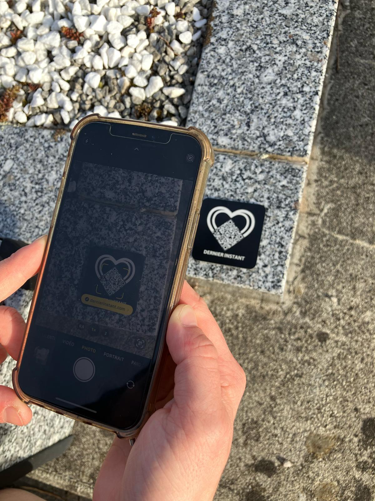 QR code sur une tombe : autorisation, loi et règlement en France (2026)